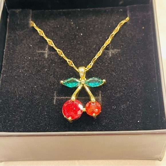 Zircon  Pendant Necklace - Picture 3 of 3